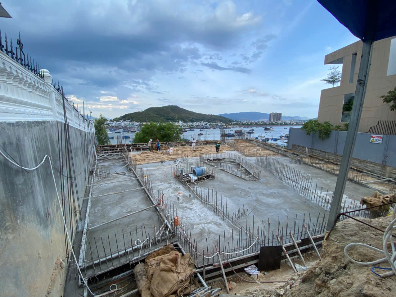 Biệt thự Nha Trang Seapark - phun A2000 sau 5 giờ đổ bê tông - ảnh 8
