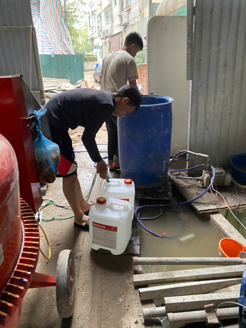 Tầng hầm nhà riêng - xử lý thấm bê tông bằng công nghệ thẩm thấu nano - ảnh 1